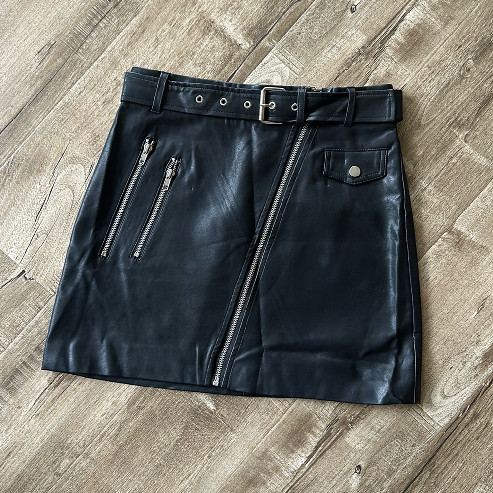 Forever 21 faux leather black motto zippered belted mini skirt small